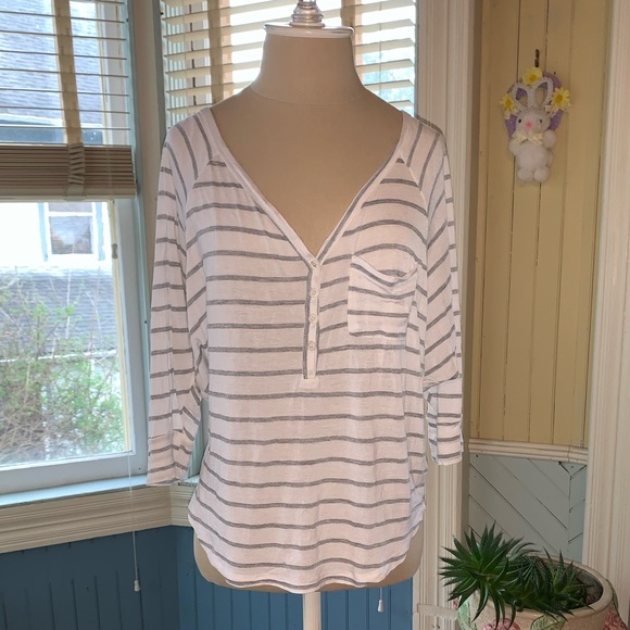 Billabong v-neck striped half sleeve shirt ⭐️ - Picture 2 of 8